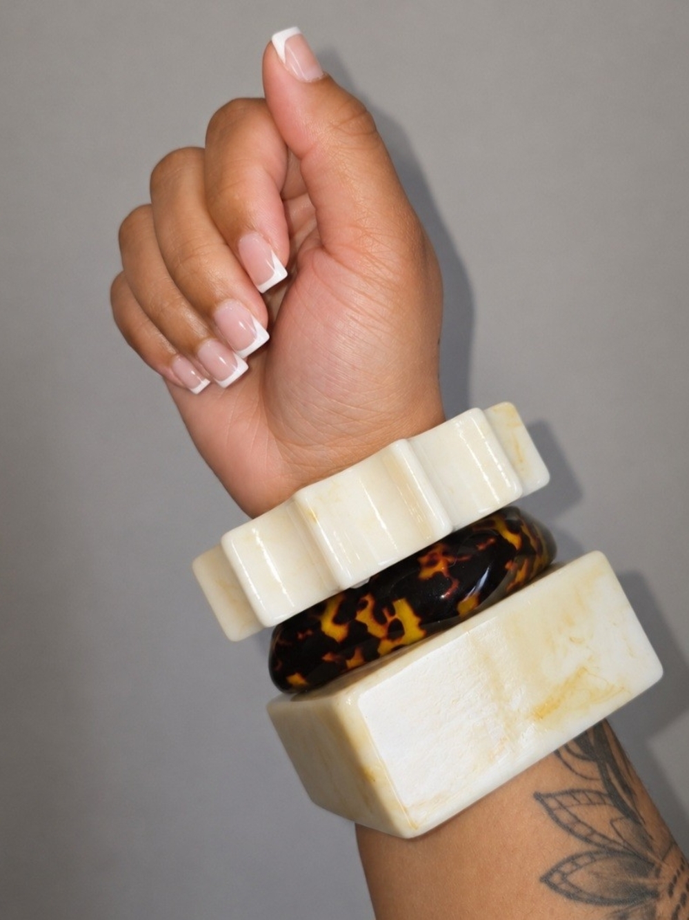 Stacked Ivory and Tortoiseshell Resin Bangle Set - Women Accessories